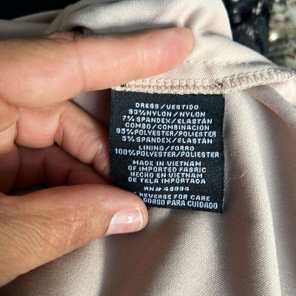 Short Lace Sheath Dress with Keyhole - Picture 11 of 11